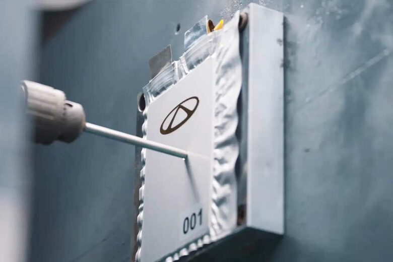 Perforation d'une cellule électrique Chery pour test.