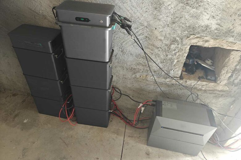 Des batteries résidentielles installées pour optimiser l'autoconsommation.