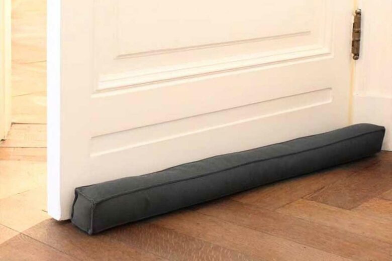 Un boudin de porte installé.