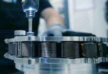 Montage du moteur électrique YASA.