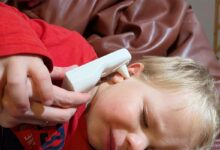 Utilisation du Oticheck sur un enfant.