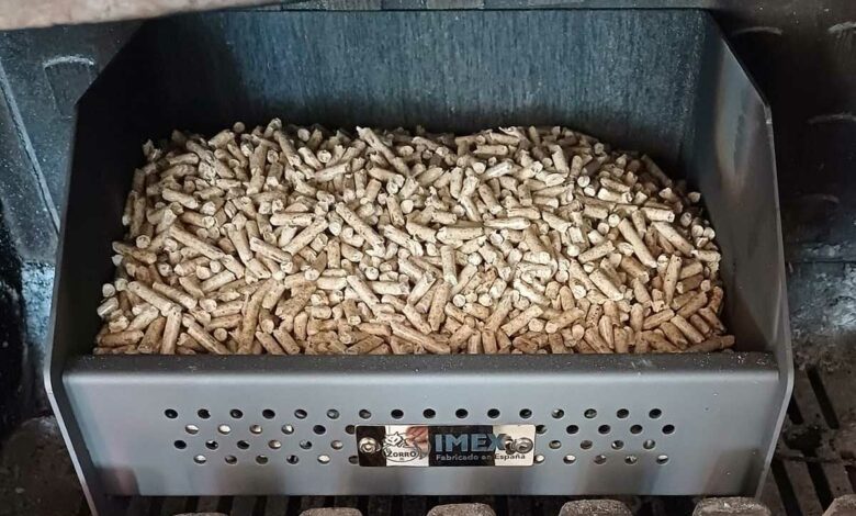 Un panier bruleur de pellets.