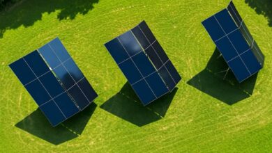 Des systèmes avec tracker pour installer les panneaux solaires à la verticale.