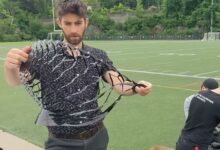 David Mélançon déploie le parachute.