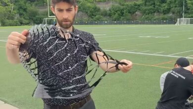David Mélançon déploie le parachute.