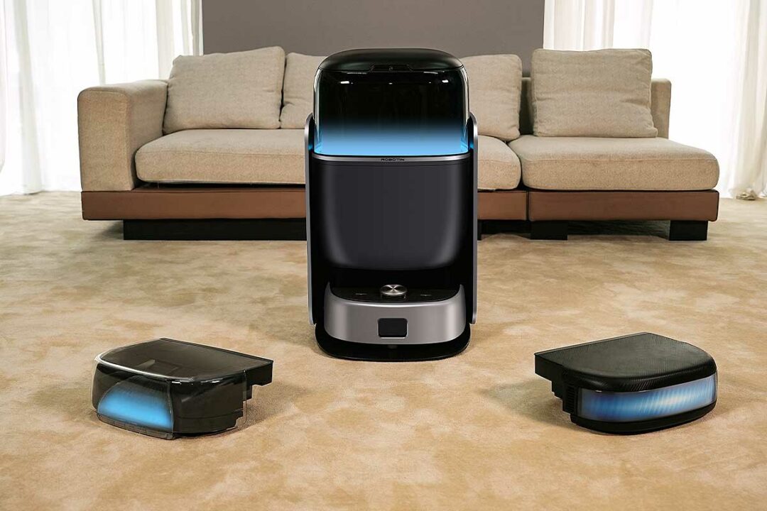Un robot aspirateur laveur et sa base.