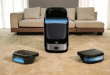 Un robot aspirateur laveur et sa base.