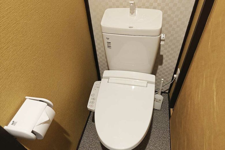 Un wc japonais dans un hotel.