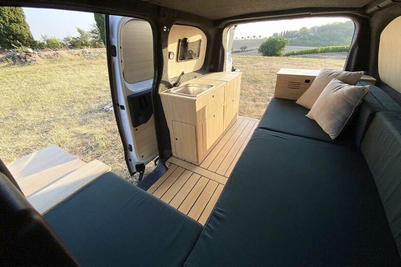 Un superbe aménagement de véhicule.