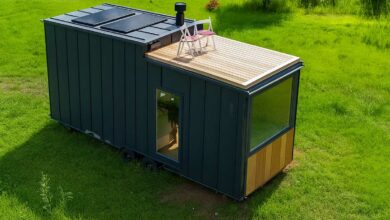 Une tiny house avec un rooftop.