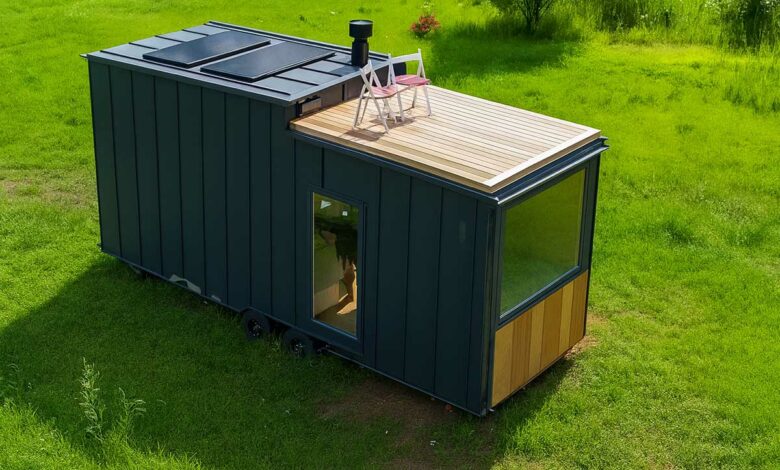 Une tiny house avec un rooftop.