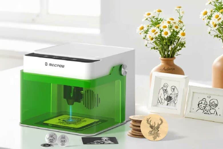 Gravez vos créations de Noël avec le Mecpow M1, le mini graveur laser qui fait des merveilles