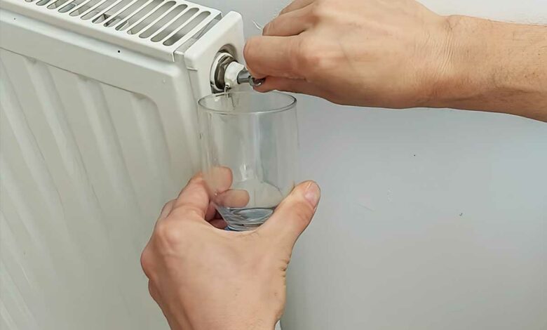 Avant la remise en service de vos radiateurs, il est conseillé de purger le circuit d'eau afin d'évacuer l'air, et ainsi avoir une meilleure chauffe. Crédit photo : Alexandre Bonazzi pour NeozOne