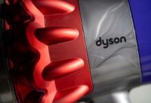 Un détail d'aspirateur Dyson.