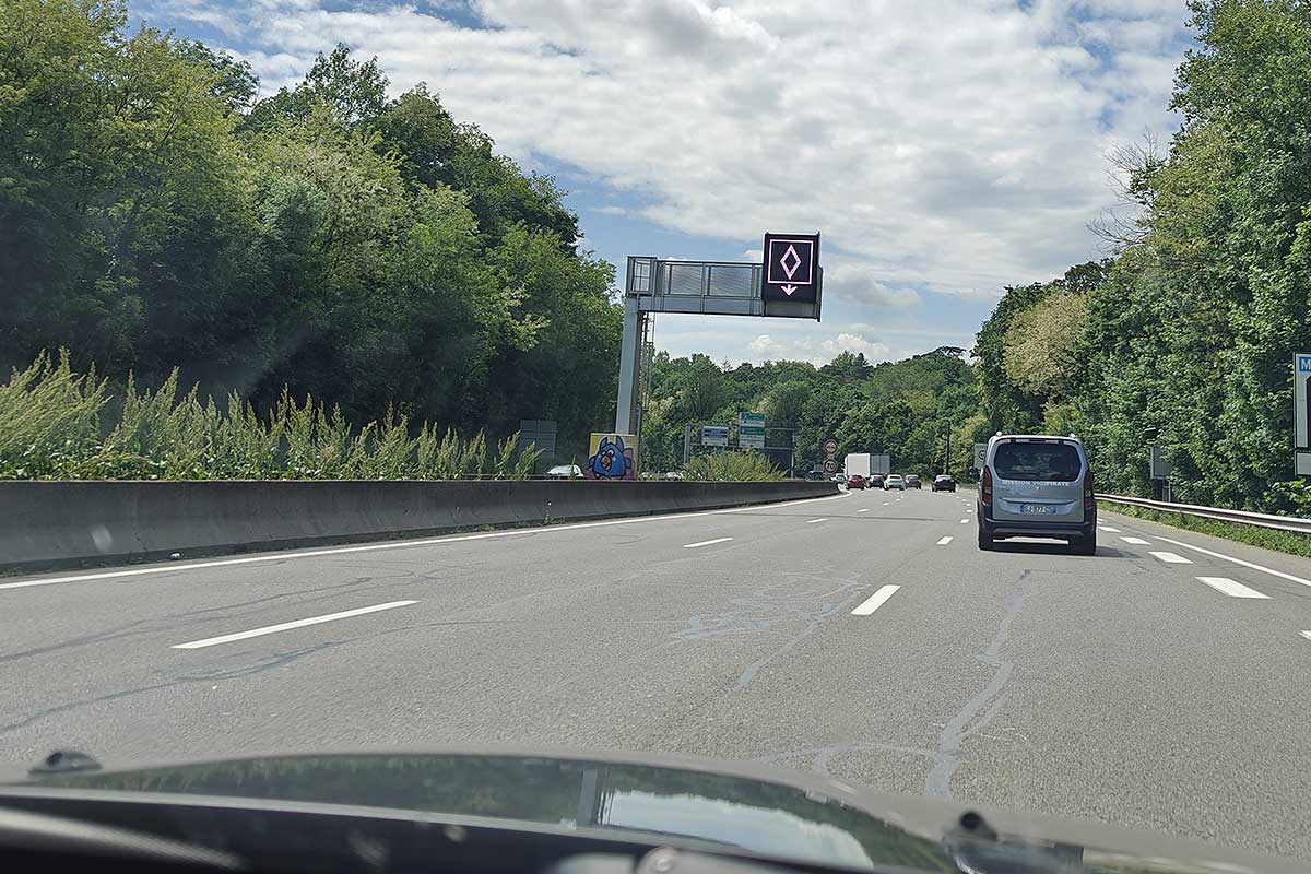 Une voie de covoiturage.