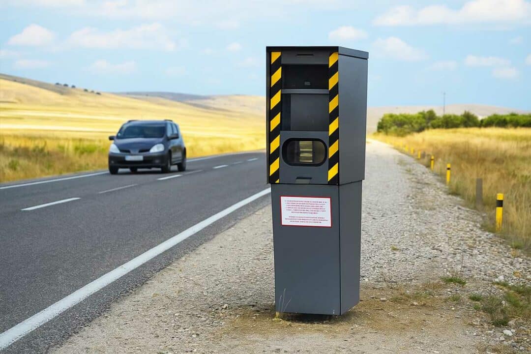 Un radar pour flasher les excès de vitesse.