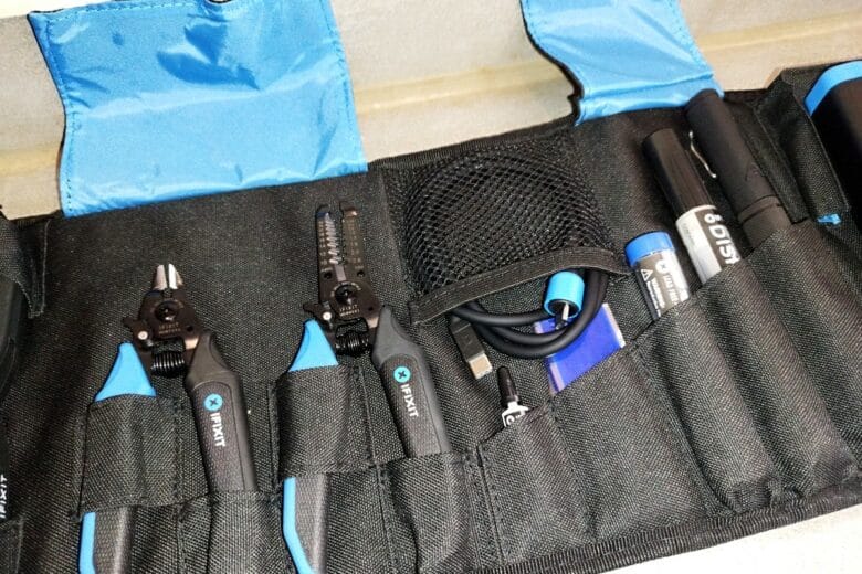 La batterie externe de 100 W du kit FixHub d’iFixit : le cœur du système pour une autonomie de 8 heures.