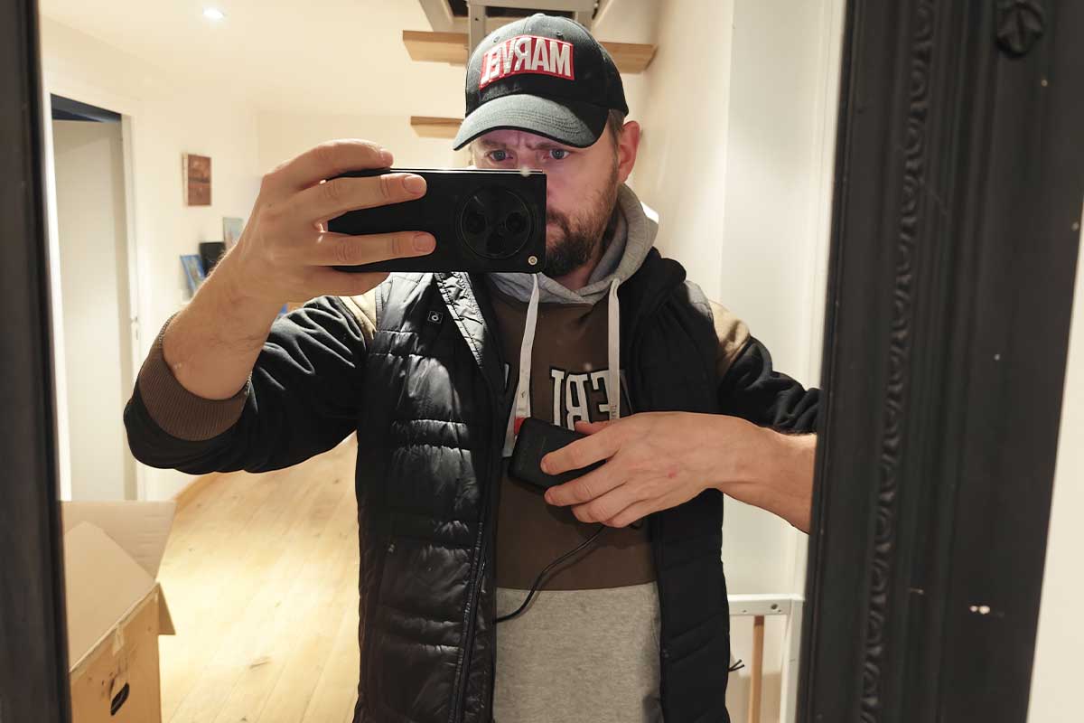 Porter une veste chauffante chez soi permet de diminuer le thermostat.