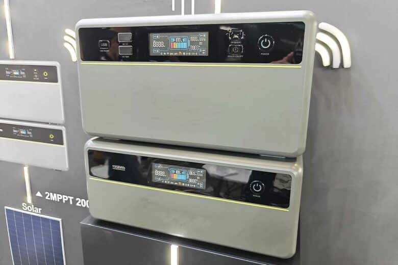 Des batteries domestiques lors d'un salon.