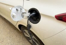 Un véhicule électrique en charge.