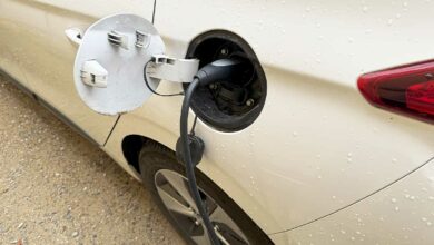 Un véhicule électrique en charge.