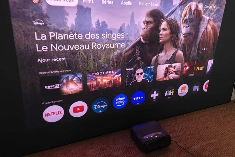 Compatible nativement avec Netflix, Amazon Video et Disney+.