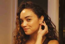 Une femme portant le dispositif Lumia 2.