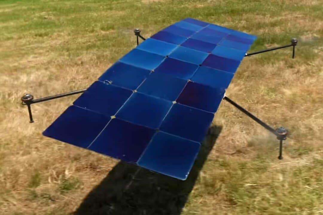 Un drone entièrement solaire prend son envol.