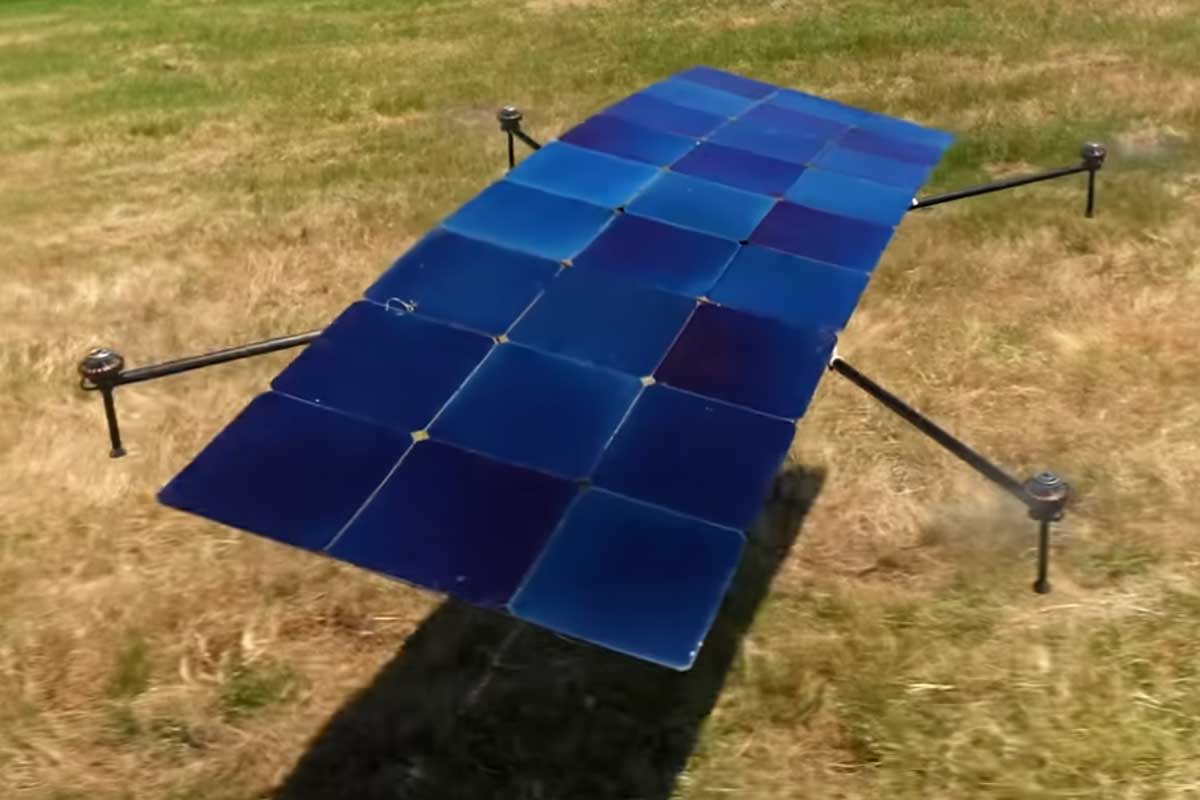 Un drone entièrement solaire prend son envol.