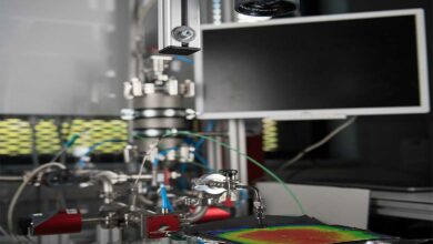 Dispositif pour mesurer la conductivité de l'isolant en fonction de la pression.