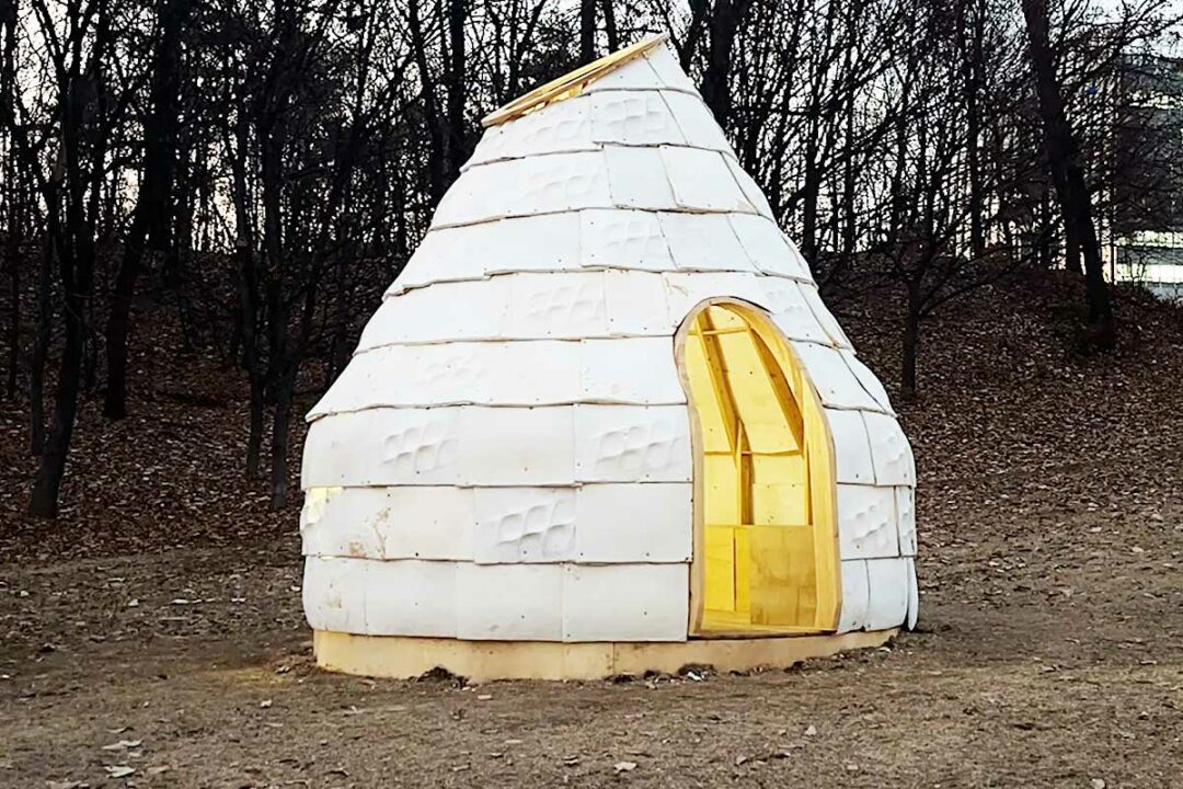 Une maison en panneaux de mycelium.