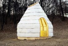 Une maison en panneaux de mycelium.