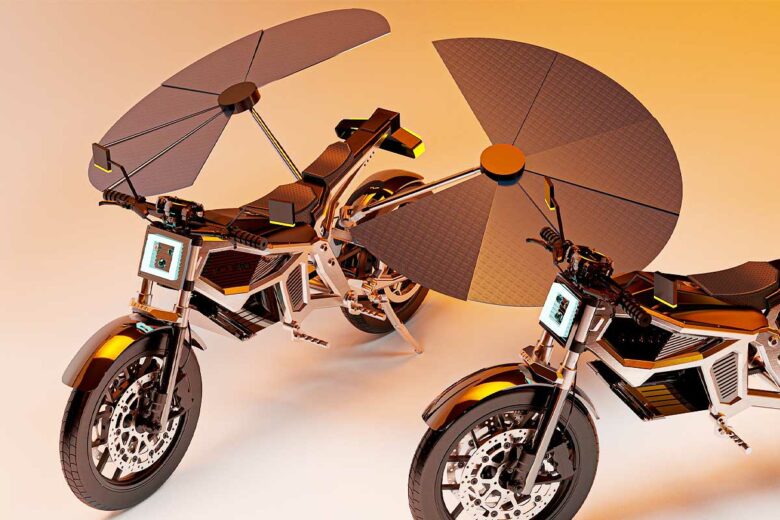 Une moto avec des panneaux solaires.