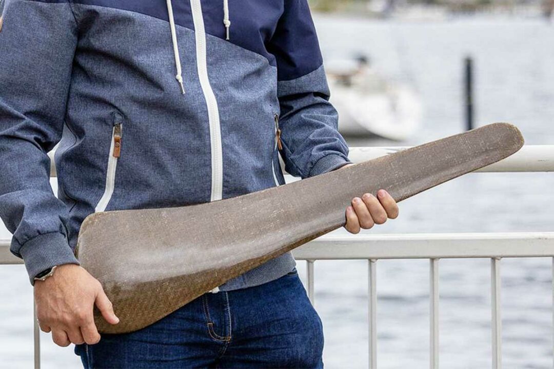 Une pale d'éolienne en lin et bois de paulownia.