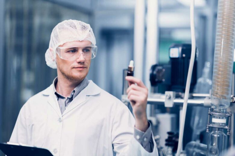 Un chercheur et son produit.