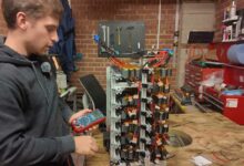 Un youtubeur fabrique une batterie résidentielle.