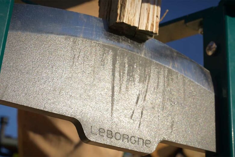 La lame du refendeur de bûches Leborgne.