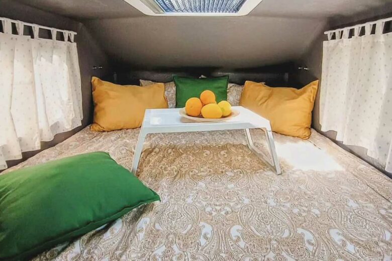 L'espace couchage de la cabine.