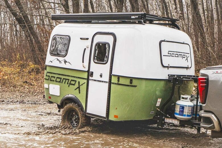 Une caravane tout-terrain.