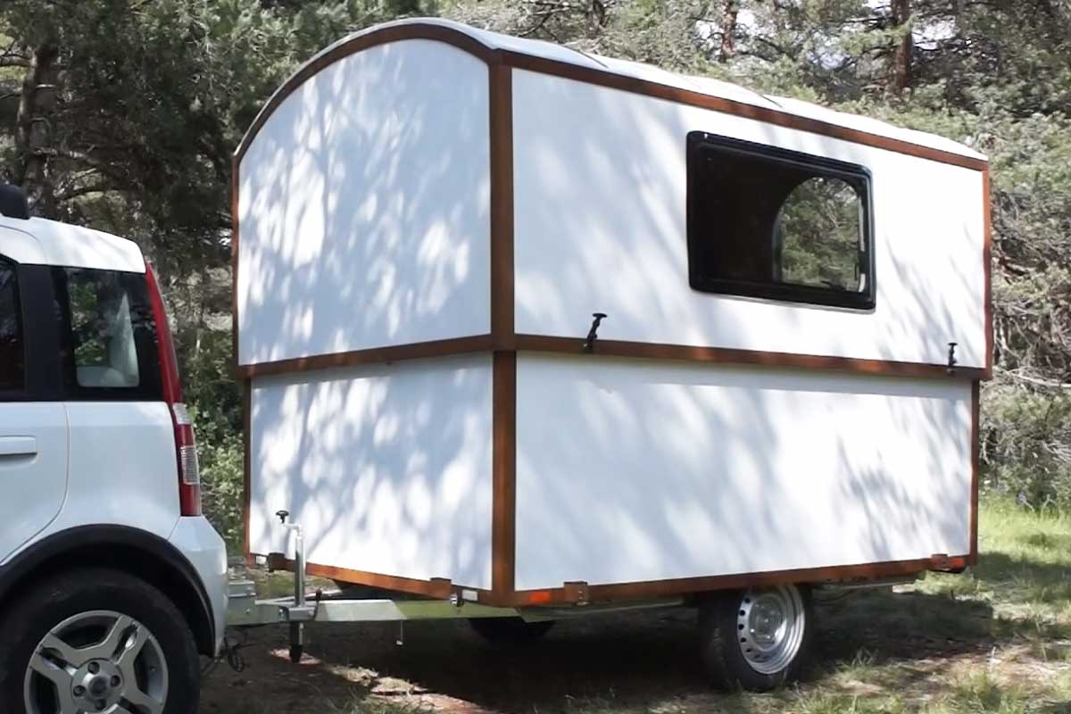 Une caravane télescopique faite maison à partir des plans de Wooden Widget.