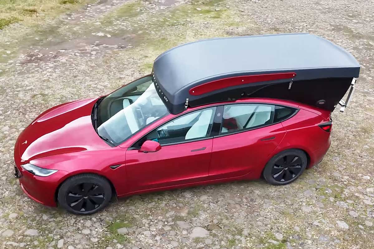 Une tente de toit pour la Tesla model 3.