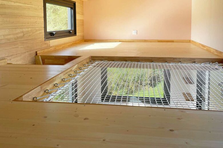 Une mezzanine double pouvant accueillir 4 couchages.