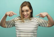 Certaines personnes se trompent de prénom car ces personnes se trouvent dans le même «t iroir de mémoire ».