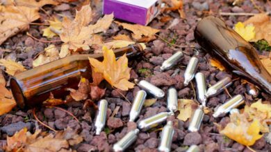 Des déchets laissés en pleine nature.