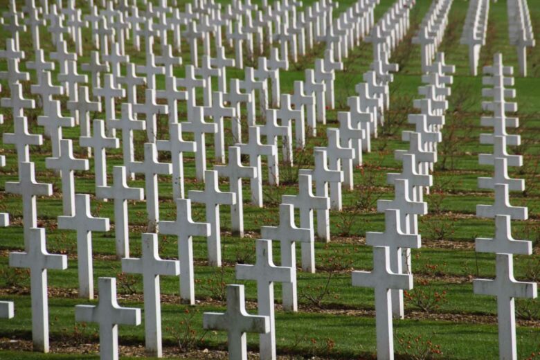 Un cimetière de victimes de la 1ʳᵉ Guerre mondiale.
