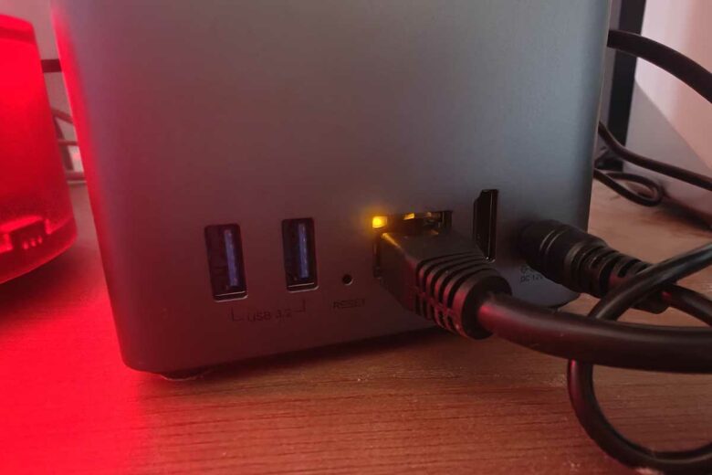 Une connectique minimaliste mais largement suffisante.