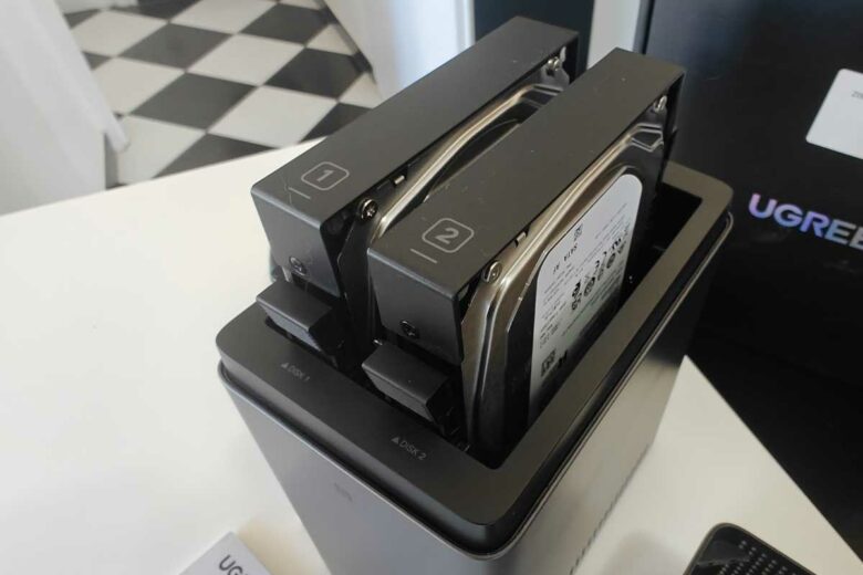 L'installation des deux disques durs.