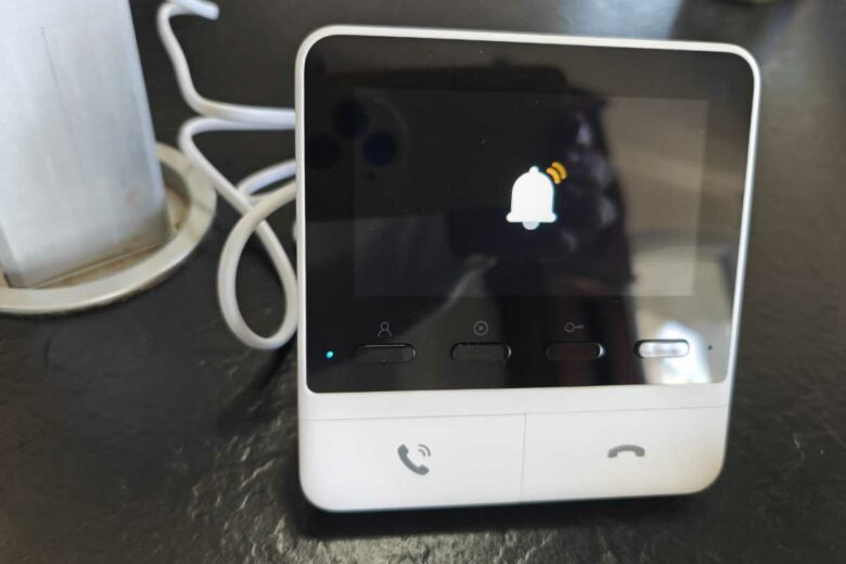 L'écran est compatible Alexa.