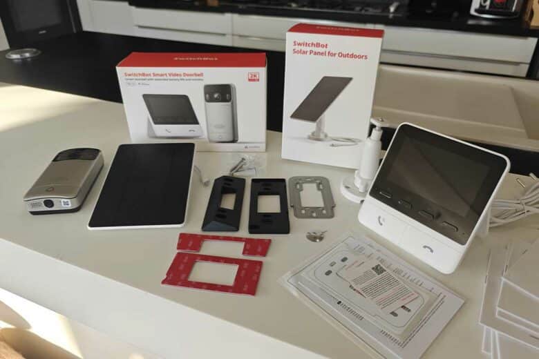 Le contenu des deux colis.