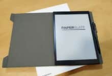 La housse de protection montre à quel point la PaperSlate Pro se transporte facilement au quotidien.